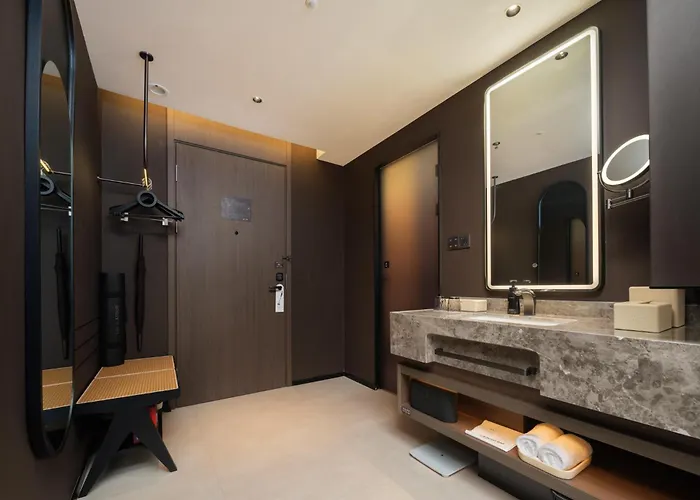 Atour Hotel Dalian Zhongshan Plaza Lu Xun Road