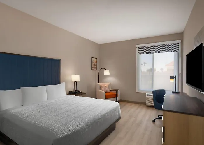La Quinta Inn & Suites By Wyndham Tracy