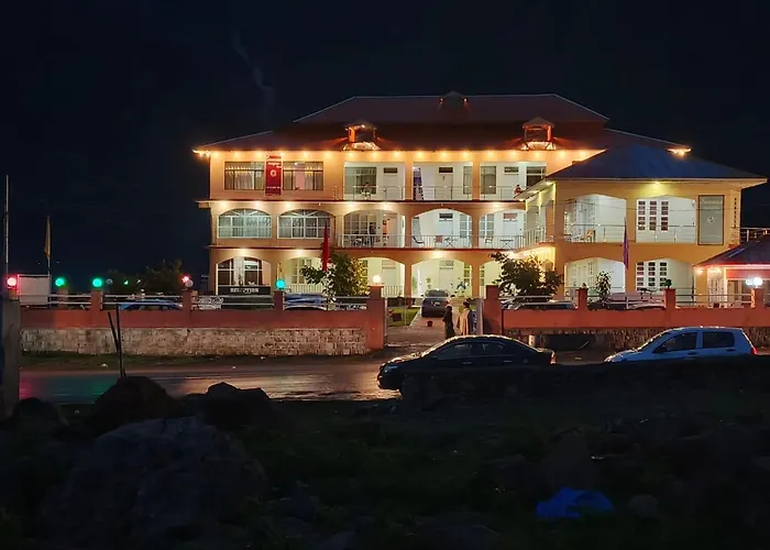 Stone Man'S Hotel Samana Heights