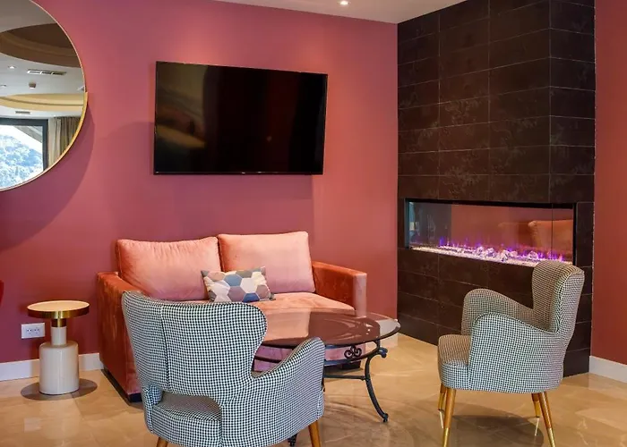 Hotel M