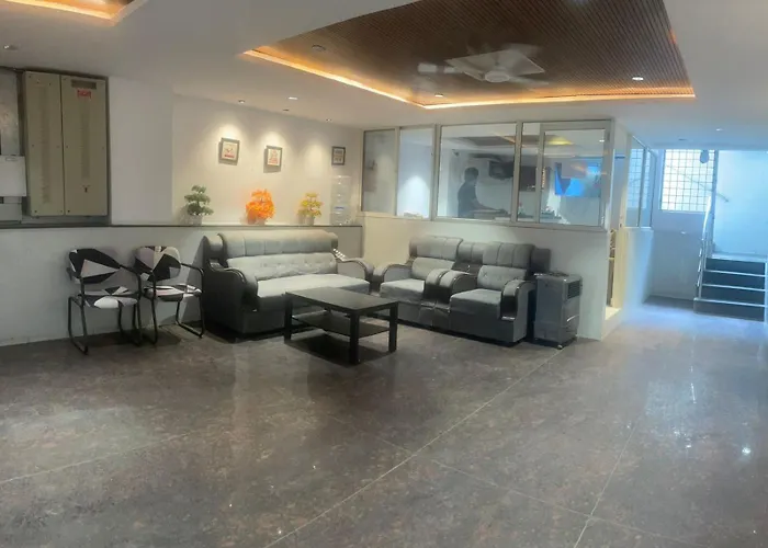 Hotel Green Leaf Near Sarath City Capital Mall & Hitec City, Google Office