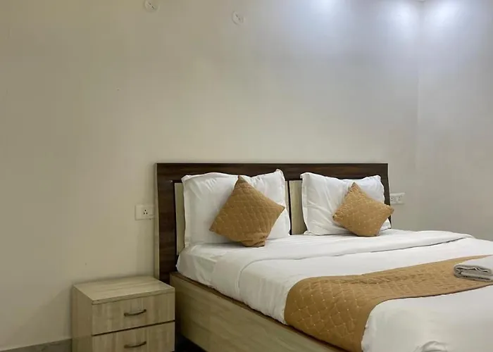 Hotel Maple Inn And Banquet