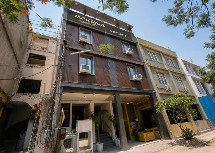 Mauryan Signature Hotel Nhpc Metro