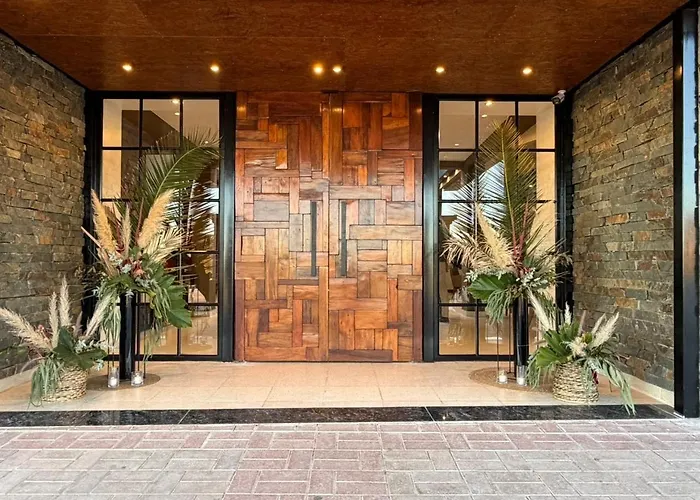 Takua Hotel Serrano