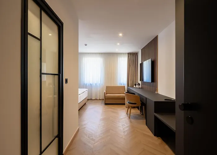 Hotel TRS