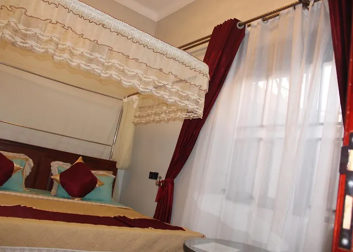Crown Suites Motel