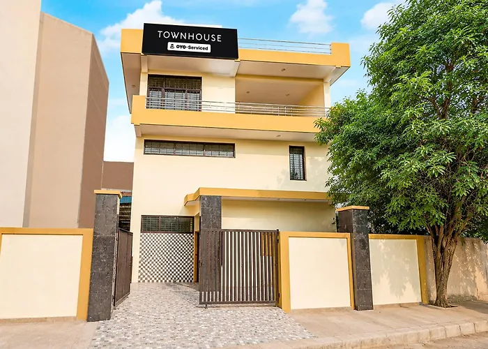 Super Townhouse Sector 13 Gurgaon
