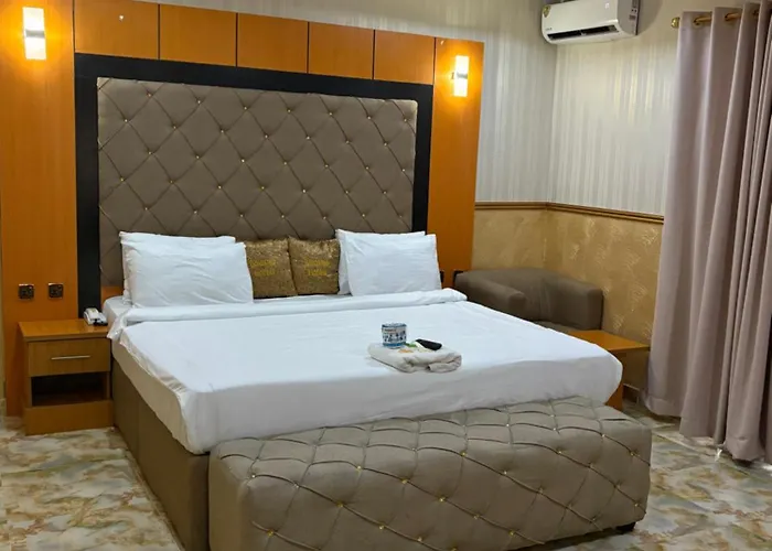 Goldstep Hotel Okpaka