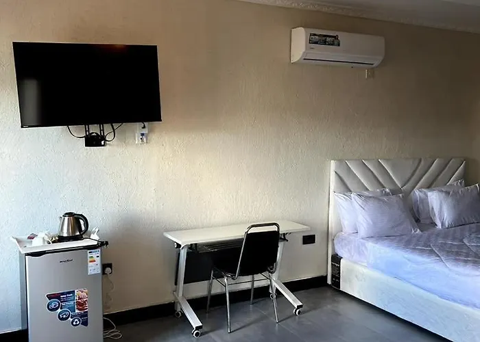 Ravens Nests Lodge