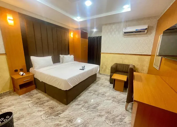 Goldstep Hotel Effurun
