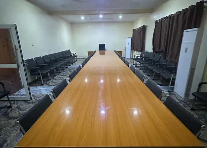 Goldstep Hotel Effurun