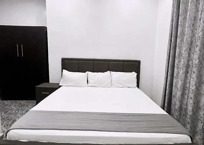 House IX Hotel And Service Apartment