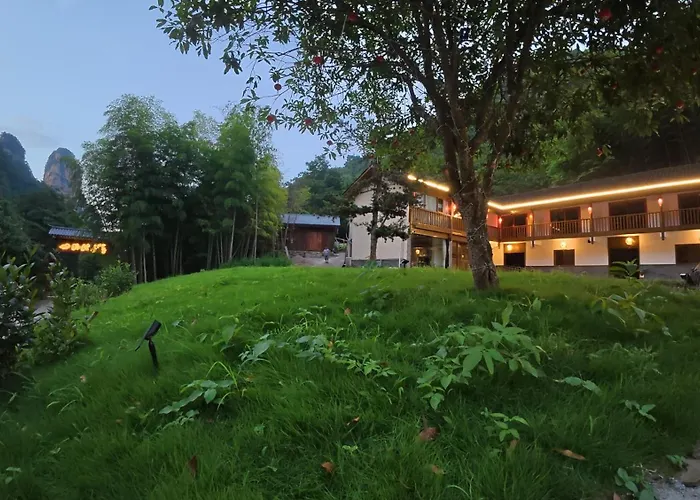 Baofeng Xianju, Wulingyuan District, Zhangjiajie City