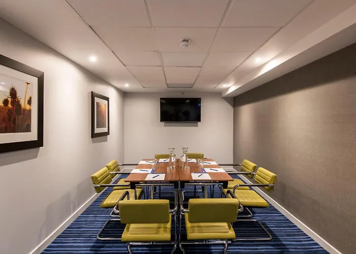 Holiday Inn Express Edinburgh Airport By Ihg