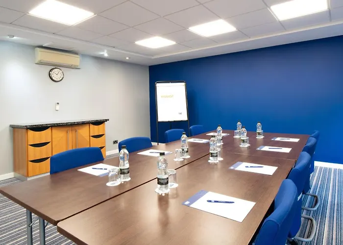 Holiday Inn Express Poole By Ihg