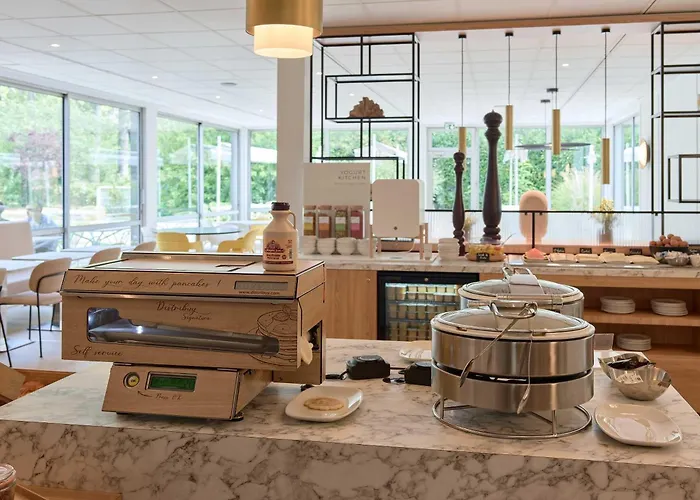 B&B Hotel Cergy Port 4 Etoiles