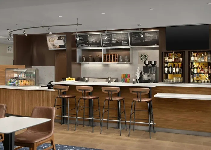 Courtyard By Marriott Bloomington