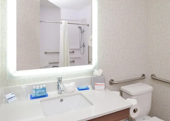 Holiday Inn Express & Suites - Omaha - 120Th And Maple By Ihg