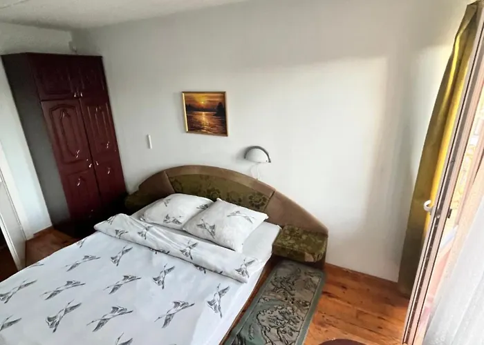 Sia Rebir D, Hotel Rebir