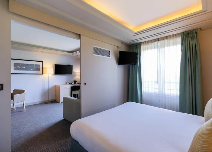 Zenitude Hotel la Valadière, an Ascend Collection Hotel