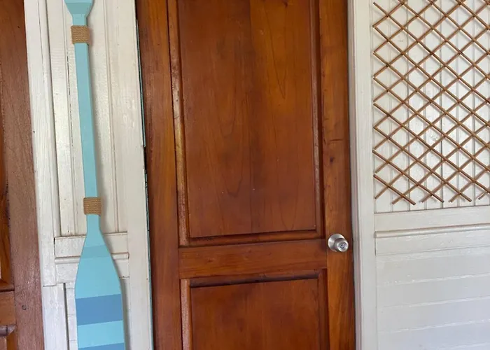 Islander House On Rocky Cay Beach