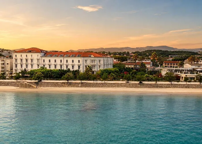 Grand Hôtel des Sablettes Plage - Curio Collection by Hilton+++