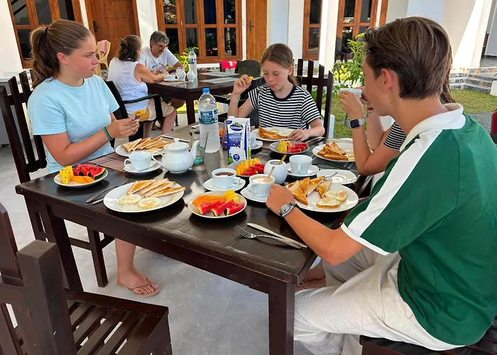 Bay Dreams Beach Hotel & Surf Camp