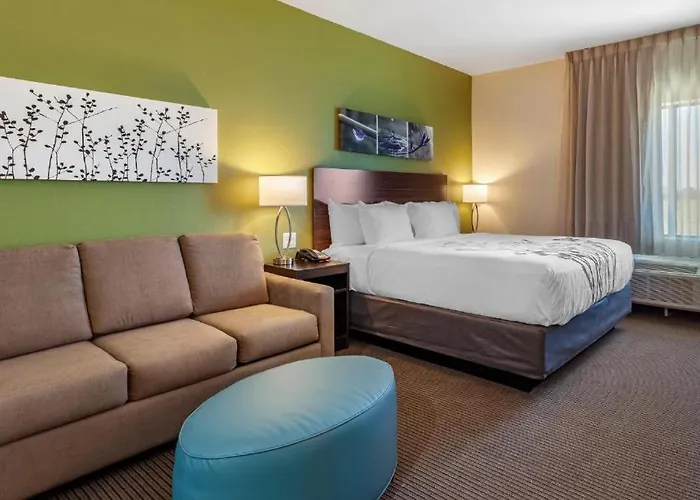Redwood Inn & Suites Crosby