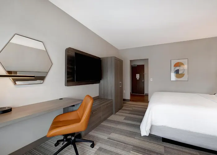 Holiday Inn Express & Suites - Glendale Downtown