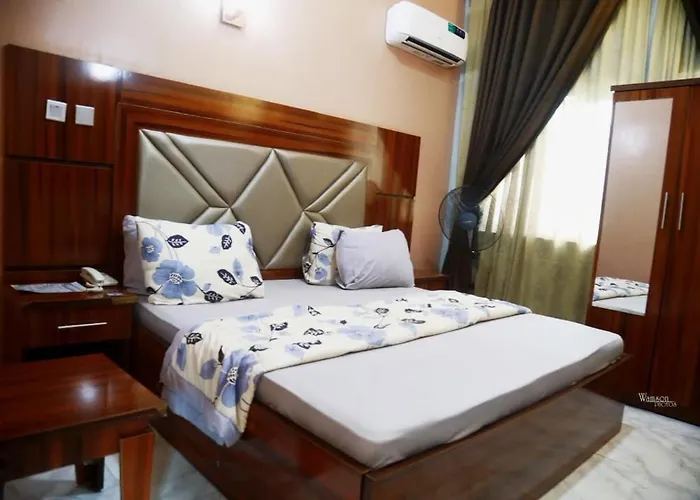 Dinam Hotel And Suites
