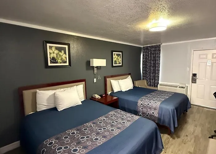 Von Ormy Executive Inn