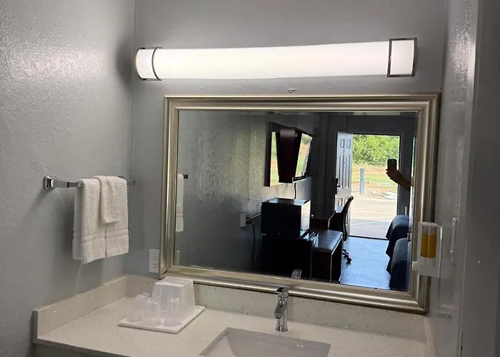 Von Ormy Executive Inn