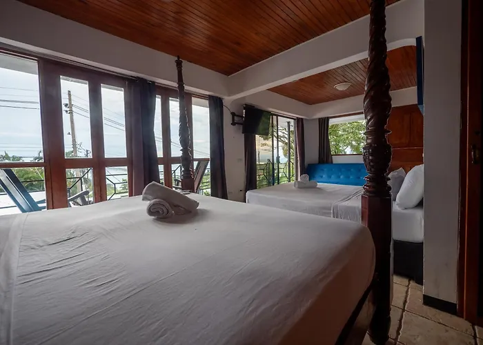 Hotel Manuel Antonio Beracha