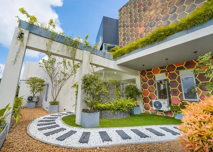 Bumblebee Hotel