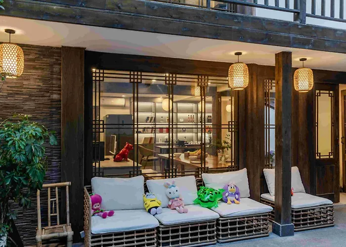 The Nomad Yard - Lijiang Old Town - Social Hostel For Travelers, Hikers & New Friends - Eat & Drink - Free Pick Up From Airport For 3 Nights