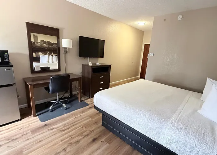 Harmony Hotel, Hernando