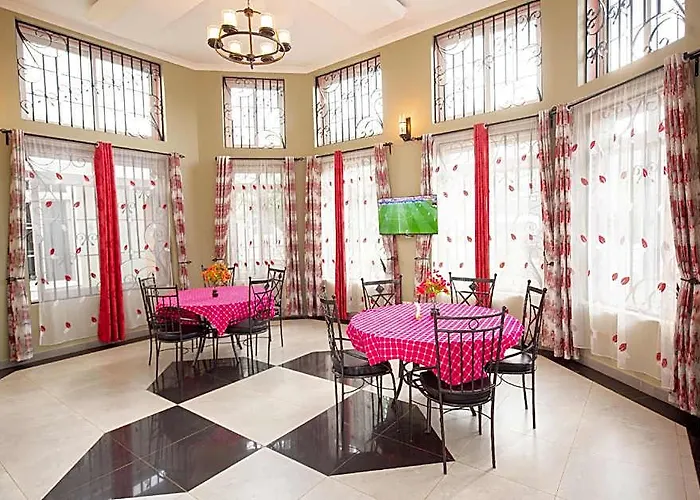 La'Tonna Safari Hotel