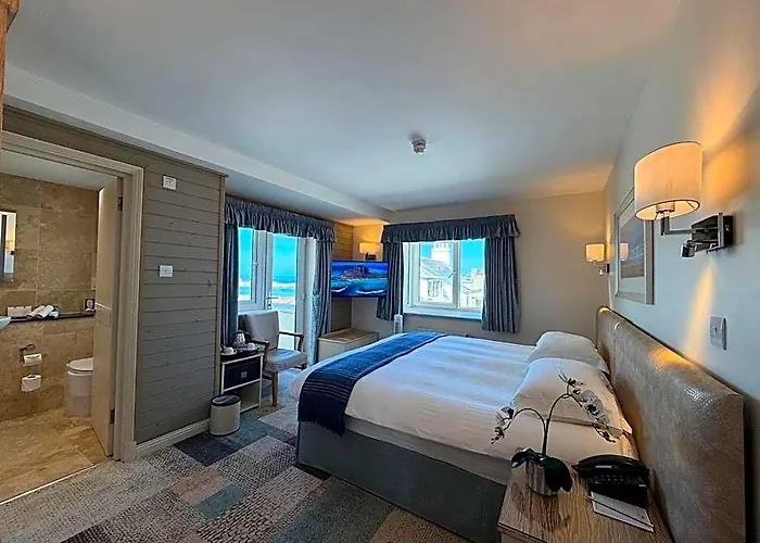 Cobo Bay Hotel