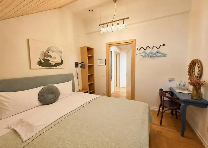 Lake & Library Boutique Hotel