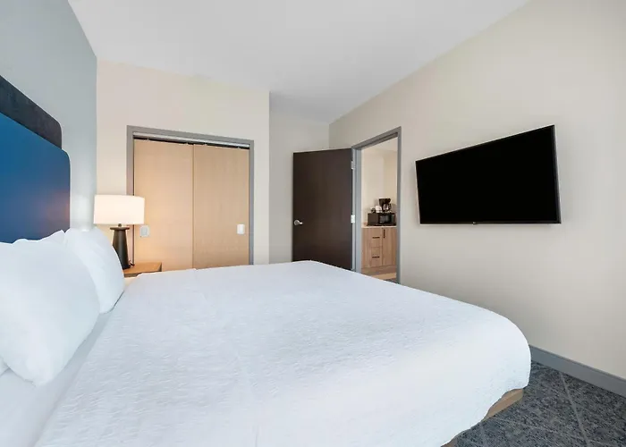 Hampton Inn By Hilton Nashville Airport Century Place