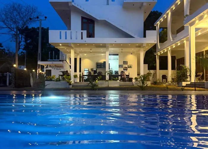 Bay Dreams Beach Hotel & Surf Camp