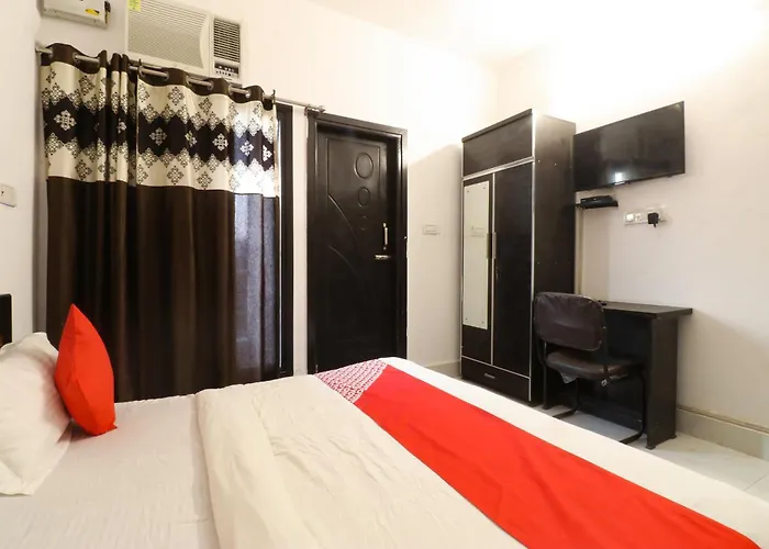 Hotel O Silver Palace Near Dwarka Sector 9 Metro Station