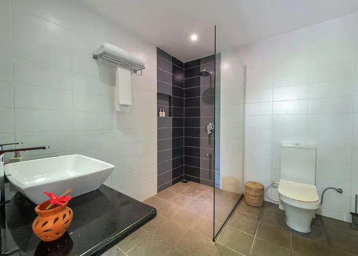Villa Thuya - 3 Bedroom Oceanfront Villa With Pool