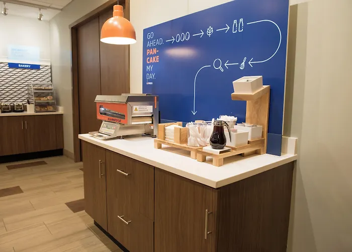 Holiday Inn Express&Suites - Louisville N - Jeffersonville, an IHG Hotel