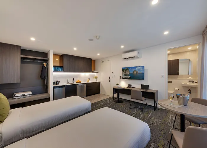 Littomore Suites Kingswood