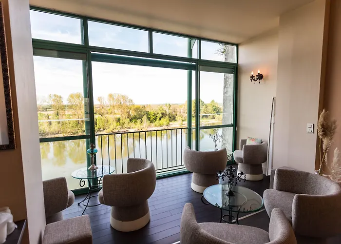 CÔTE GARONNE le BALCON DES DAMES -hôtel et restaurant- Tonneins Fauillet Marmande - panorama sur Garonne-climatisé- accueil vélo- soirée étape- chambre famille- étape et séjour touristique-