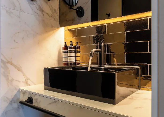 Monument Hotel