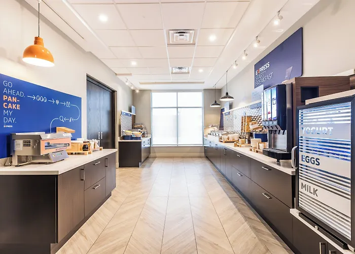 Holiday Inn Express & Suites Toronto Airport South By Ihg