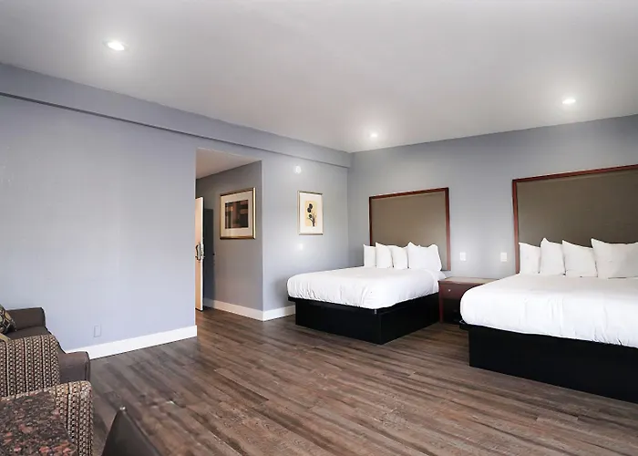 Seaside Inn & Suites