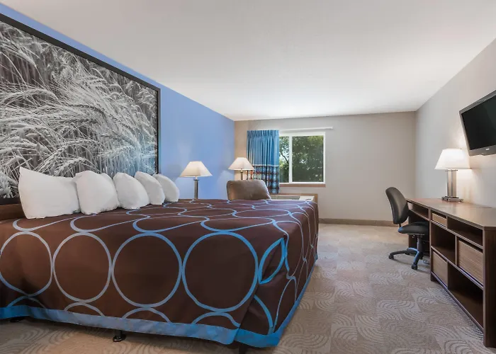 Super 8 By Wyndham Beloit